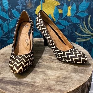 NEW Sofft leather & calf hair Moselle Chevron print pumps - Women’s size 9